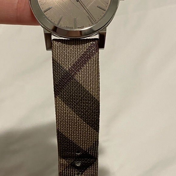Women’s Burberry Watch - Picture 8 of 14